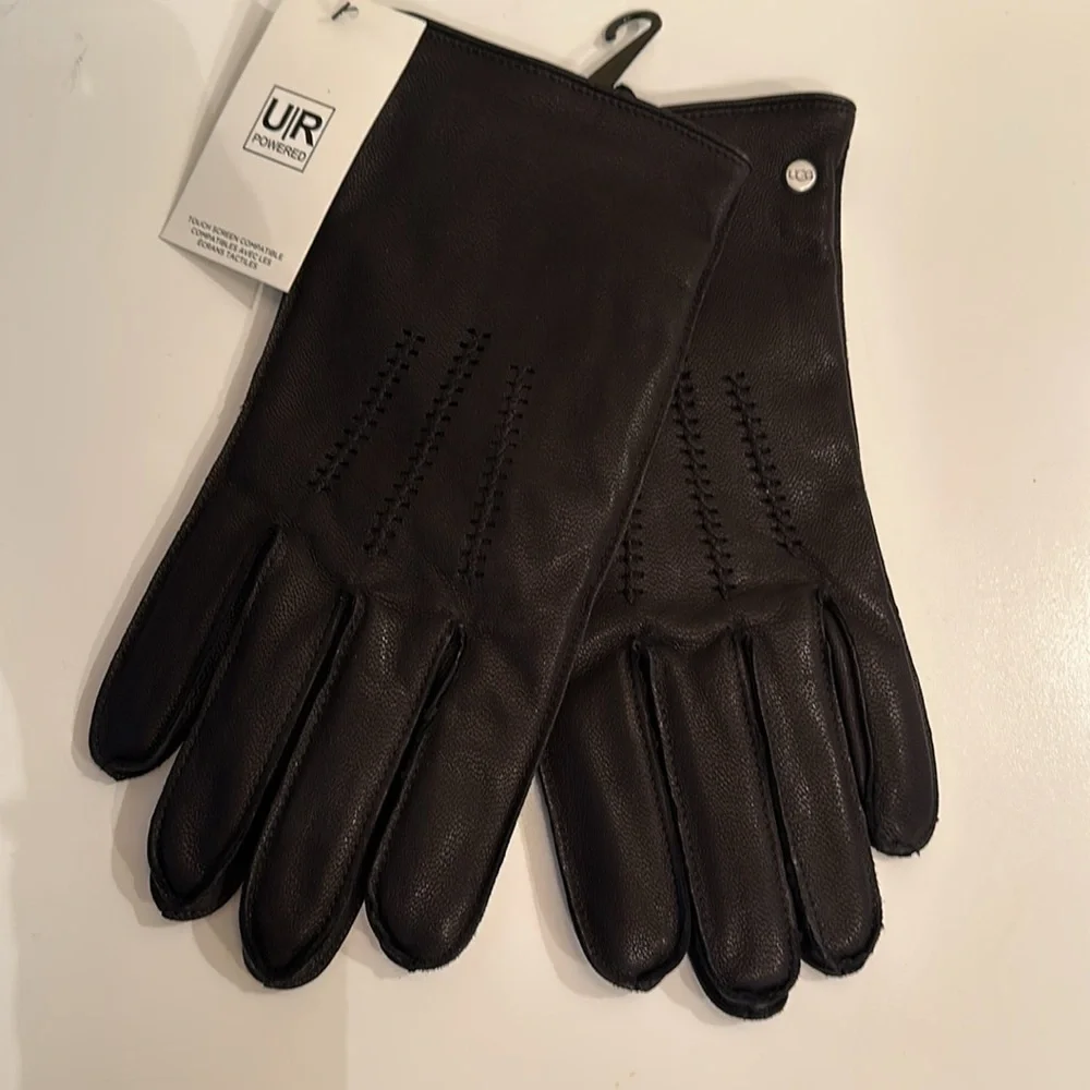 New UGG Leather/Faux Fur Lining Gloves. Black. Size